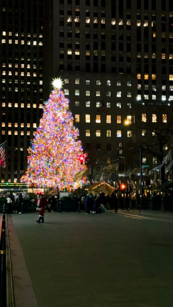 Christmas tree in rockefeller center at night.